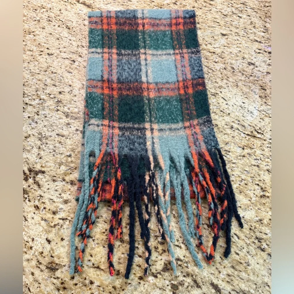 NWT Old Navy Brushed Scarf Soft Plaid Long Scarf with Fringe OS - Picture 3 of 10